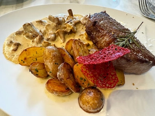 Claras Restaurant