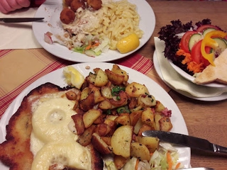 Schnitzelschmiede am Schloss